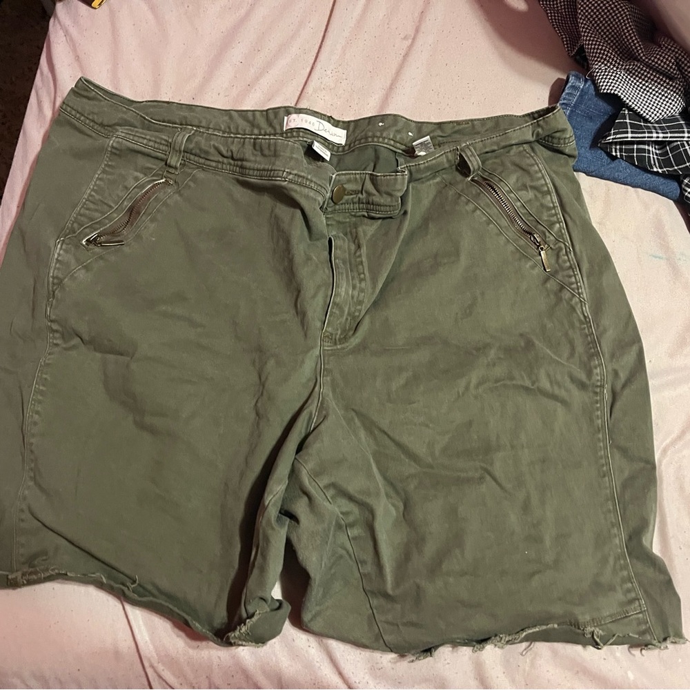 2 pairs of red and green shorts